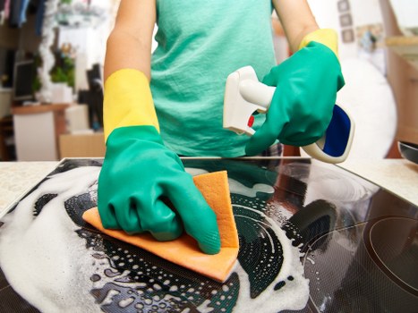 Bathroom deep cleaning for a Shepherdsbush end of tenancy service